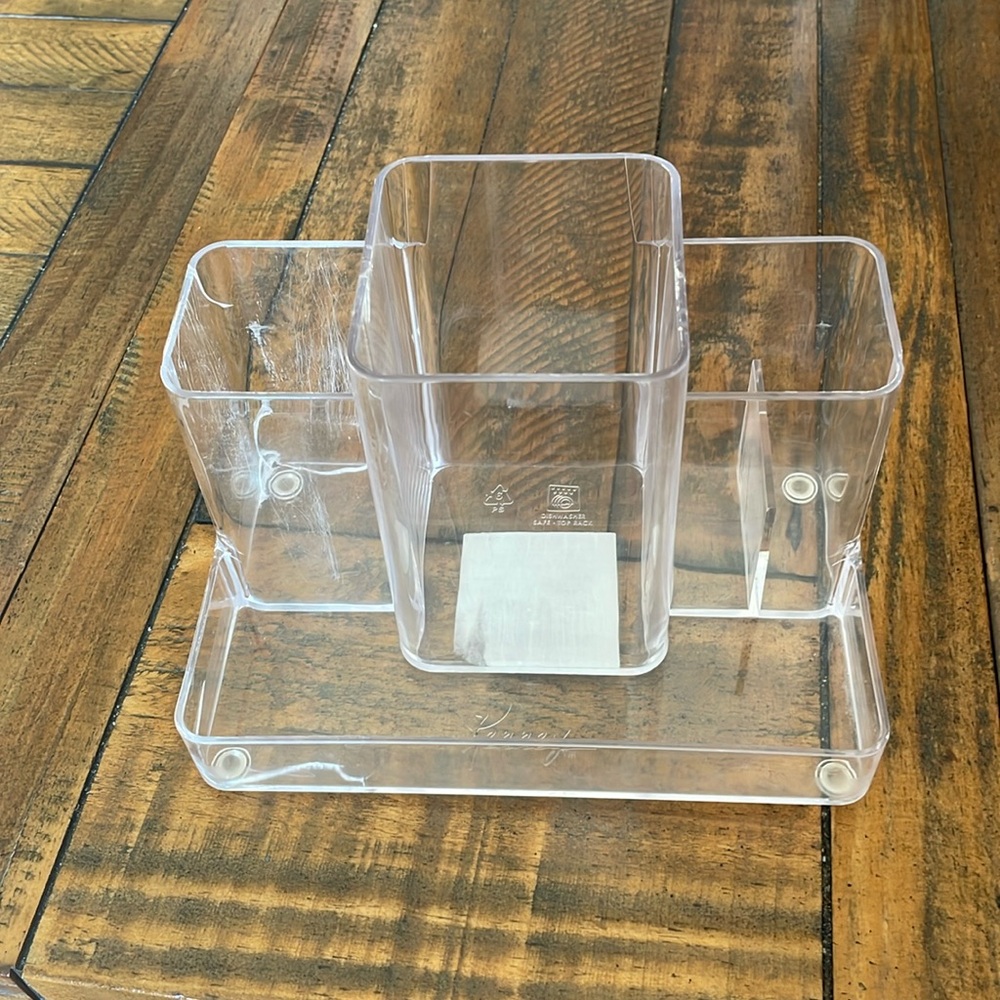 Bathroom/cosmetic organizer